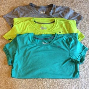 3 Nike T athletic T shirts